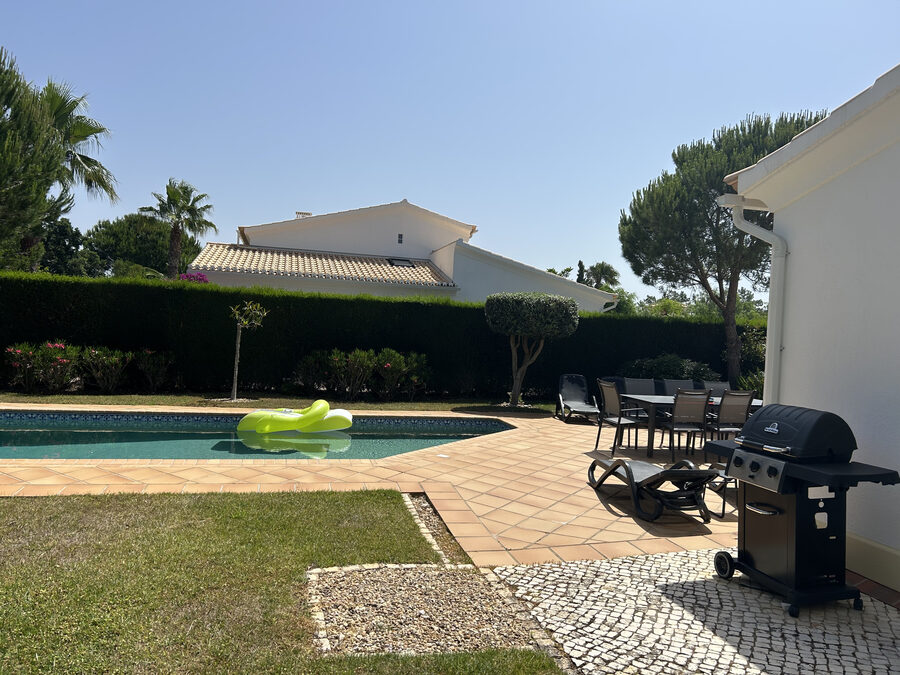 Grillbereich am Pool